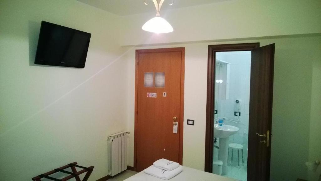 Bb Dante Bed and Breakfast Messina Buitenkant foto